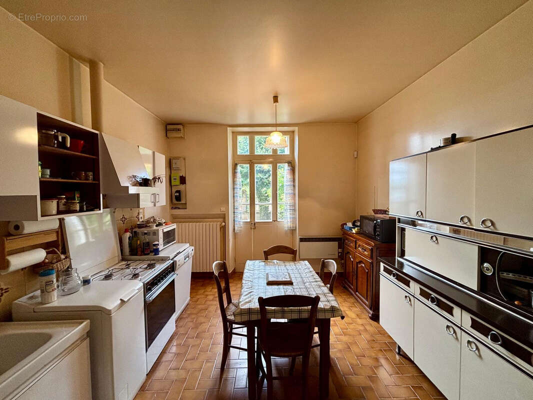 Charmante maison en pierre de 139 m2 avec préau, garage et cave - photo 5