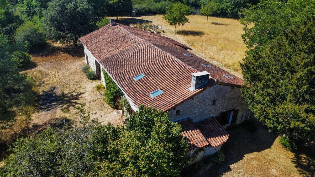 Maison 137 m² à Lussas-Et-Nontronneau  - photo 7