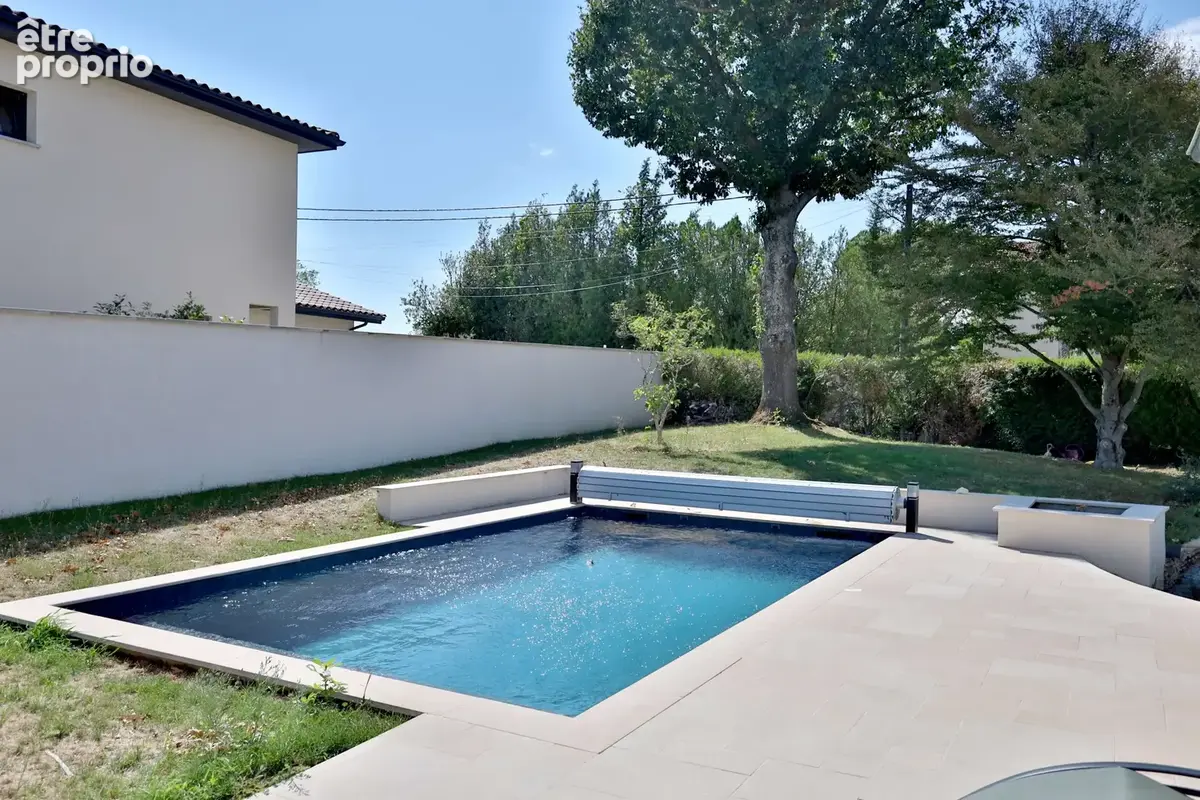 Maison T6 - 168 m2 Habitables - Terrain 2500m2 - Piscine - photo 6