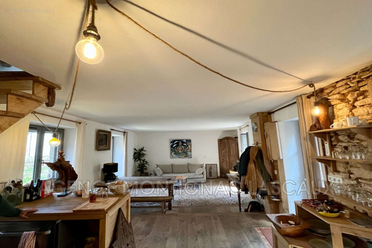 Maison à SAINT-LEON-SUR-VEZERE