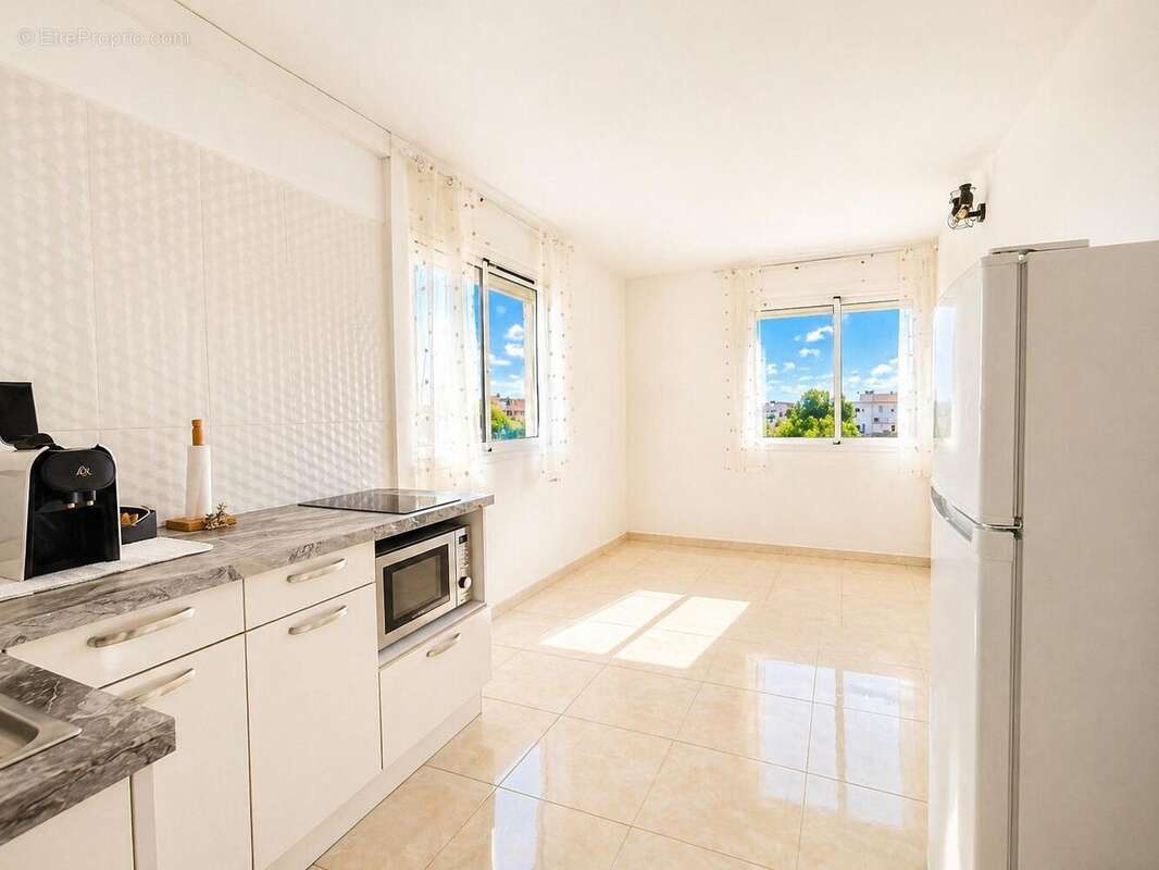   - Appartement à SAINT-LAURENT-DU-VAR