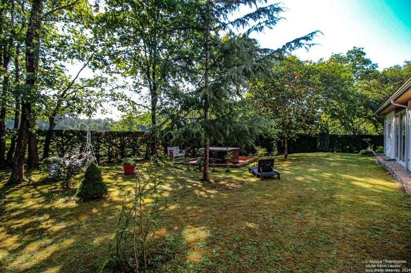 Une maison de Maître contemporaine à Candresse avec dépendances et son jardin de 2500m2 arboré - photo 16