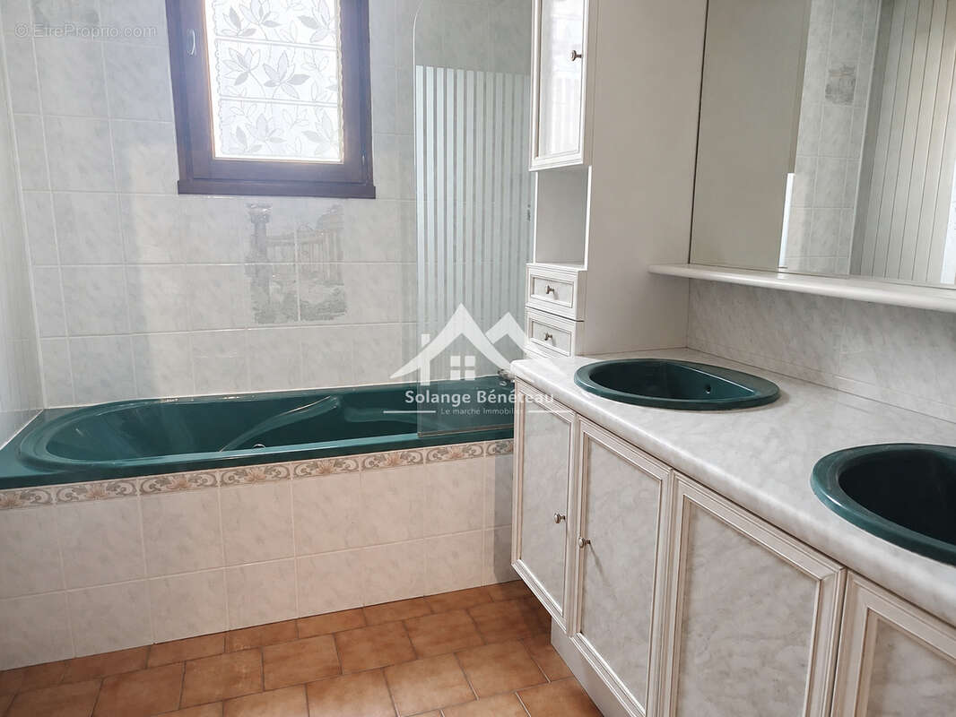 Maison familiale avec piscine et grand terrain arboré   Saint-Martin-Curton - photo 4