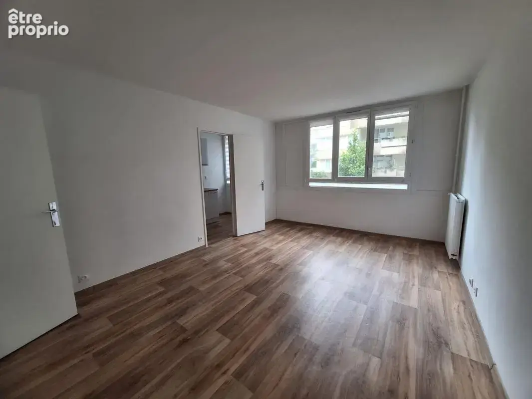Trappes centre – appartement t2 rénové avec balcon – proche gare - photo 3