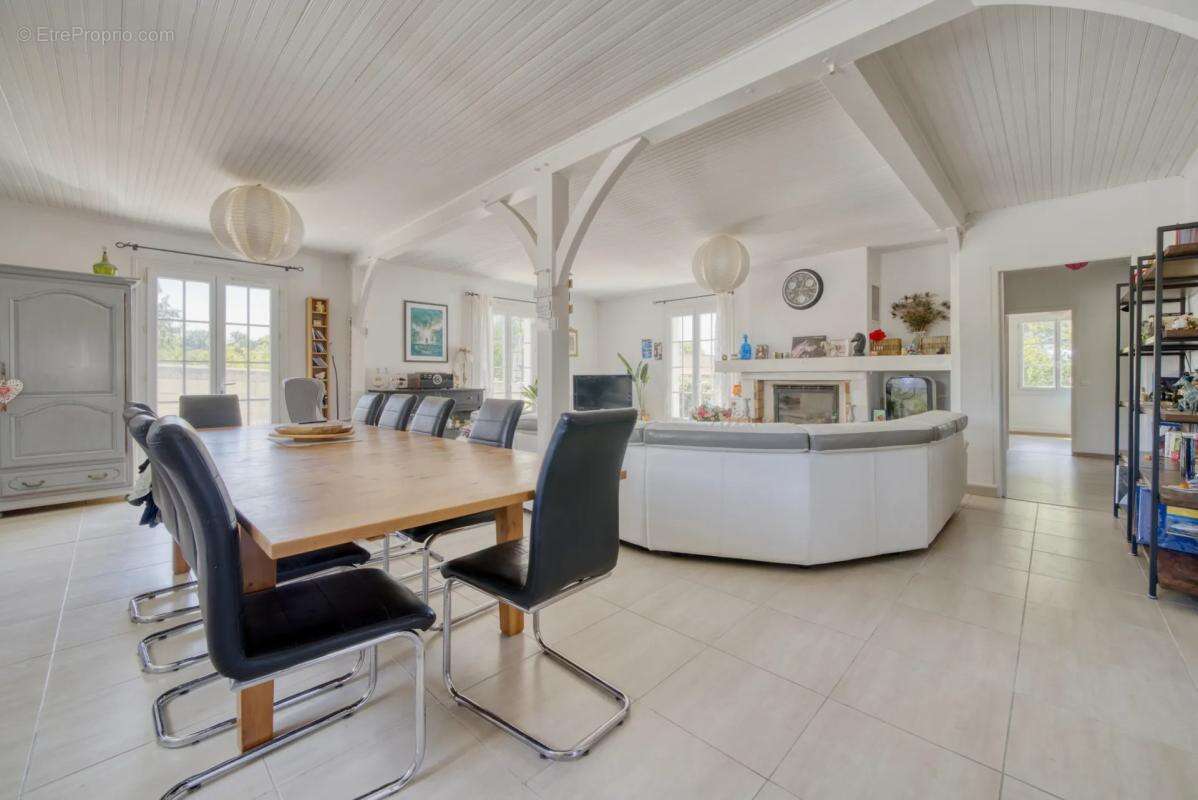 Maison de 6 pièces de 176 m² à Bussac-sur-Charente - photo 4