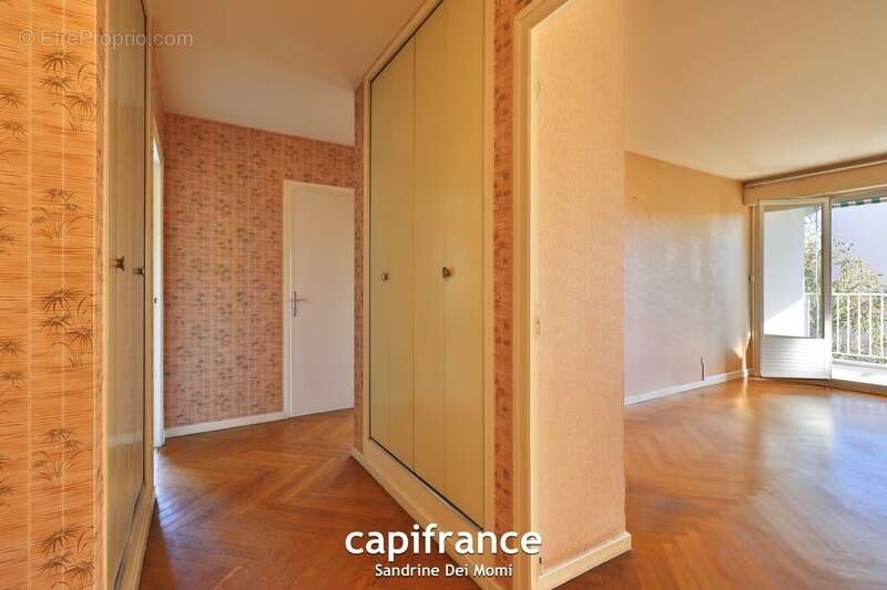SAINTE FOY LES LYON - Bd de l'Europe- Appartement T3 de 68m² avec balcon, place de stationnement extérieure et cave - photo 19