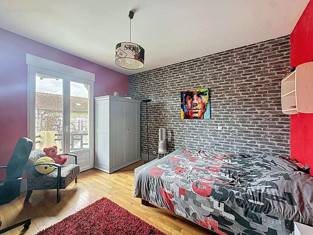 Maison à SAINT-MAUR-DES-FOSSES