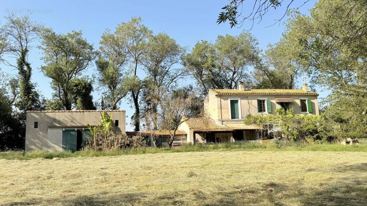Maison à FONTVIEILLE