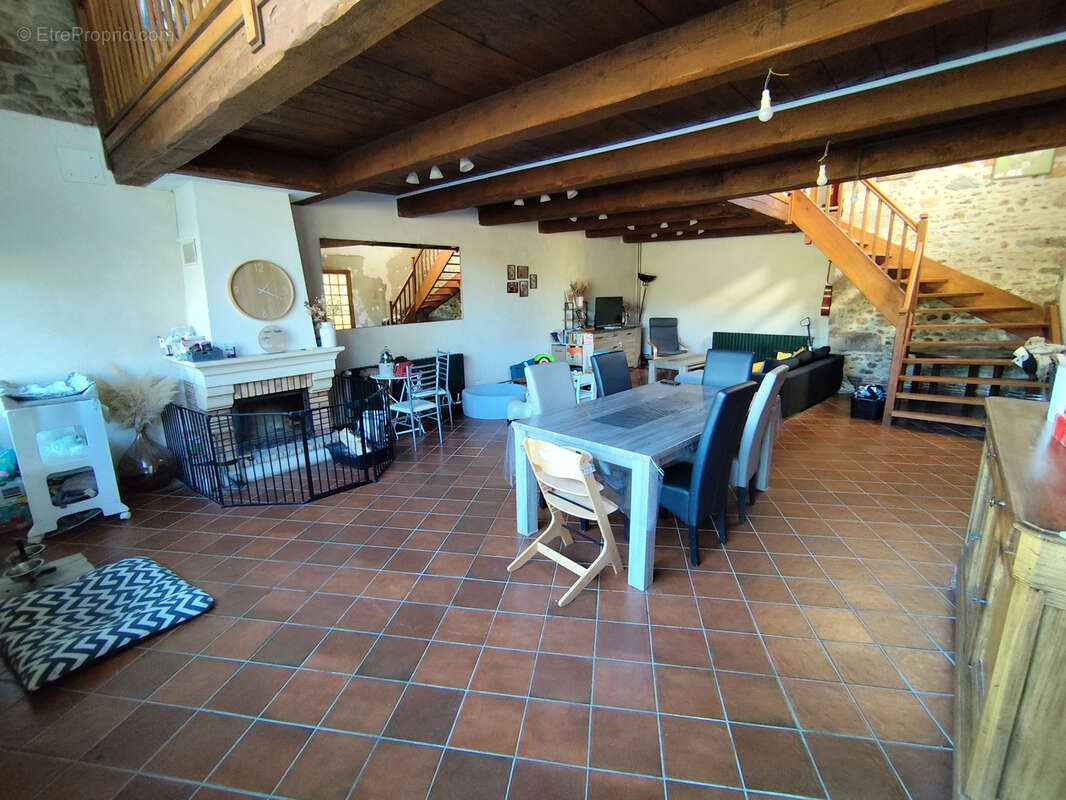 Maison d'habitation avec garage et jardin - photo 3