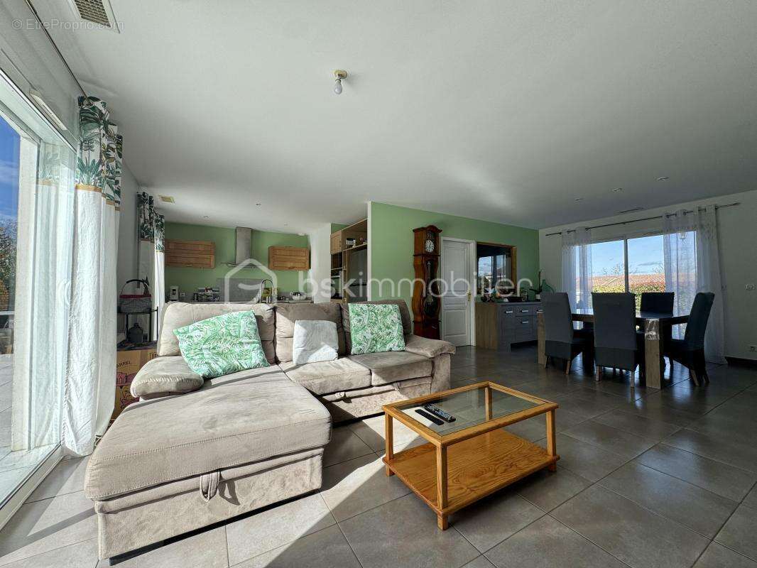 Maison à LABRUGUIERE