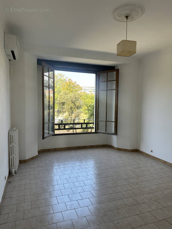 Appartement à MARSEILLE-4E