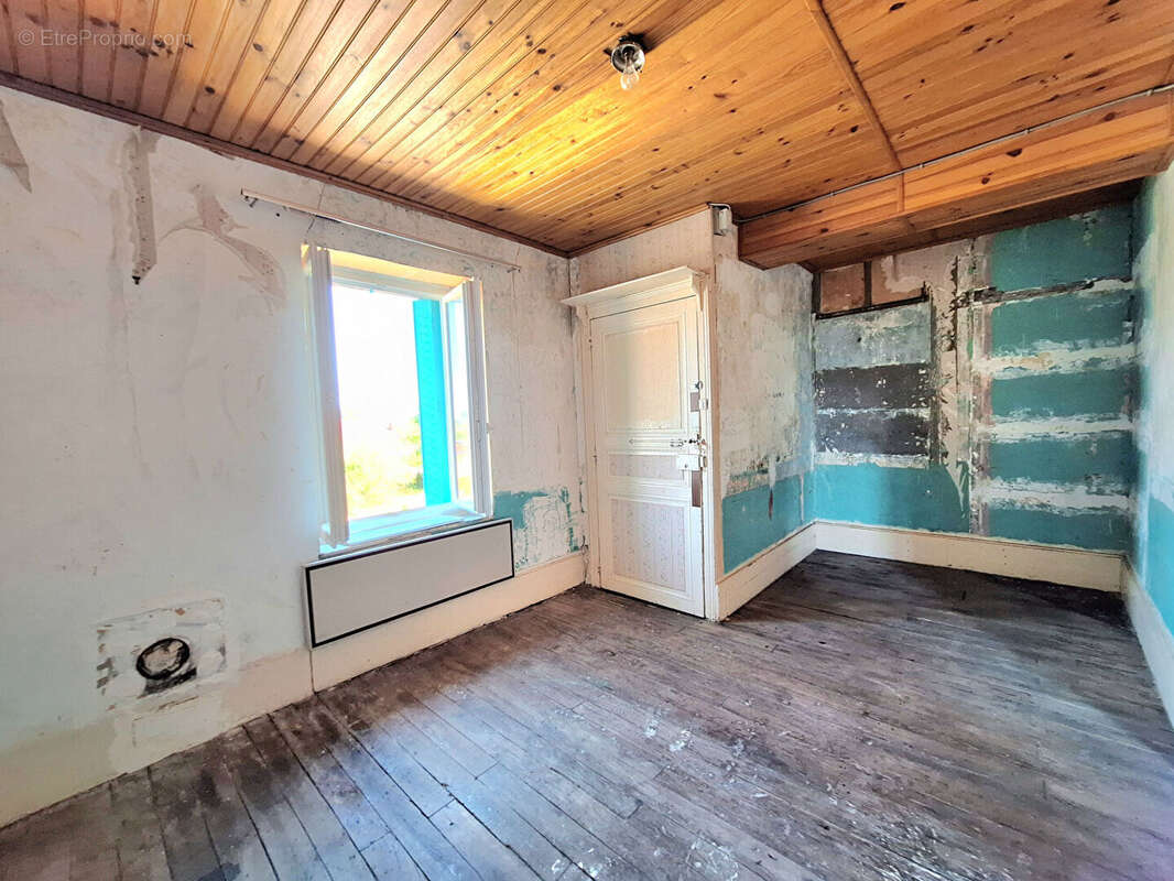 A vendre Grande maison à fort potentiel à Doyet - photo 12