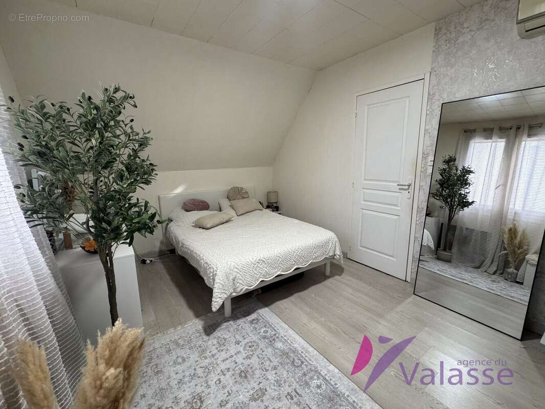 Maison à GRUCHET-LE-VALASSE