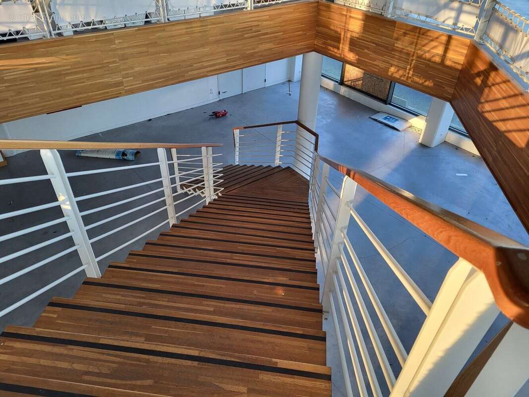 Commerce à PLOUGOUMELEN