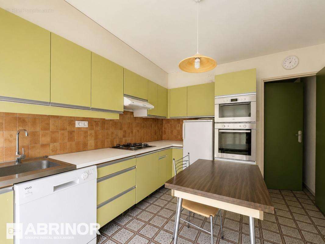 EXCLUSIVITÉ – Maison familiale - chambres - jardin - garage au cœur du très recherché quartier des Hauts de Mons ! - photo 5
