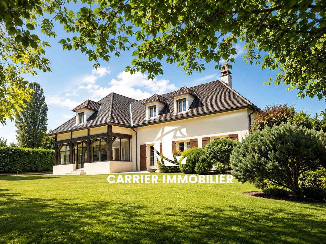 Maison à SAINT-GENIS-LES-OLLIERES