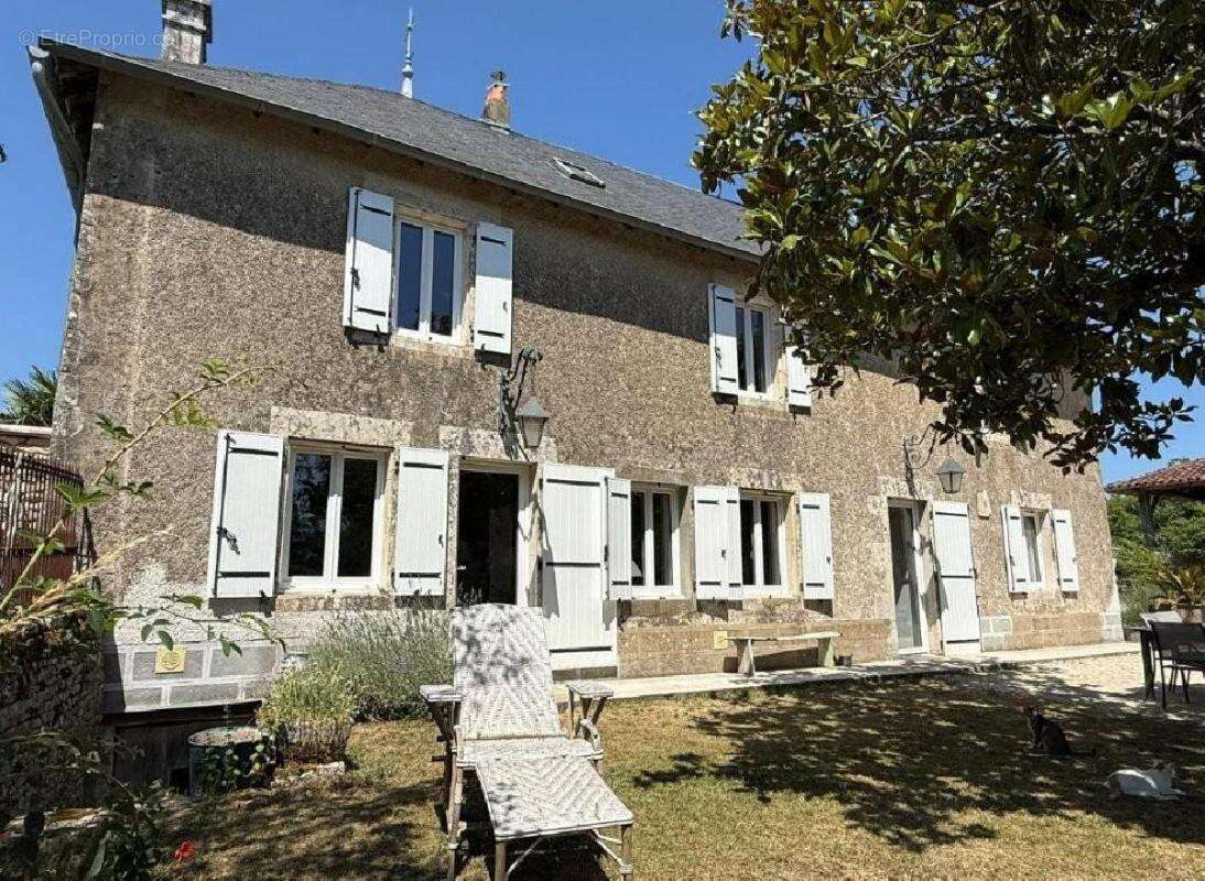 Maison à RUFFEC