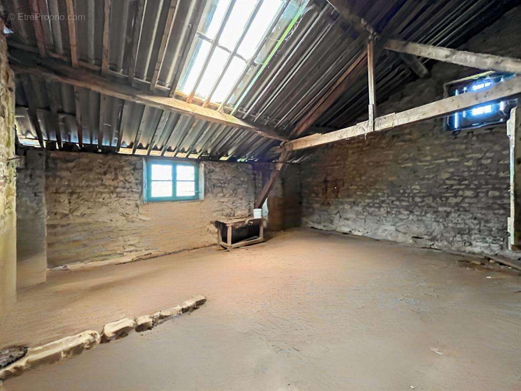 Maison à SAINT-PIERRE-SUR-VENCE