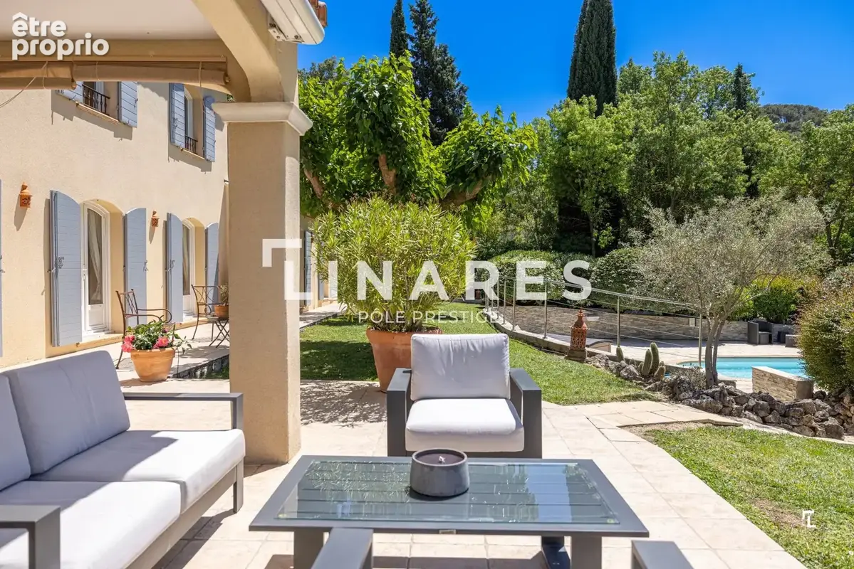 Villa LA NIEGA - Propriété familiale de 240m2 avec piscine et un appartement  T2 indépendant  - Ventabren - photo 3