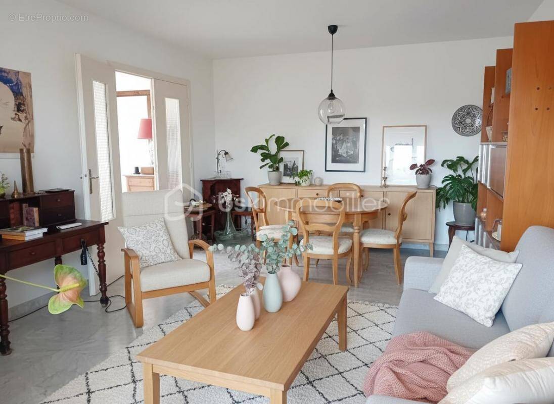 Appartement à SAINT-LAURENT-DU-VAR