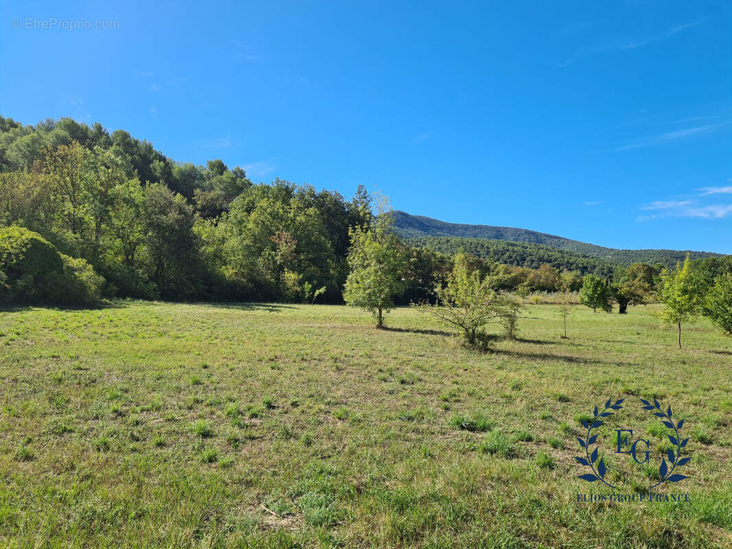 Terrain à SAINT-ZACHARIE