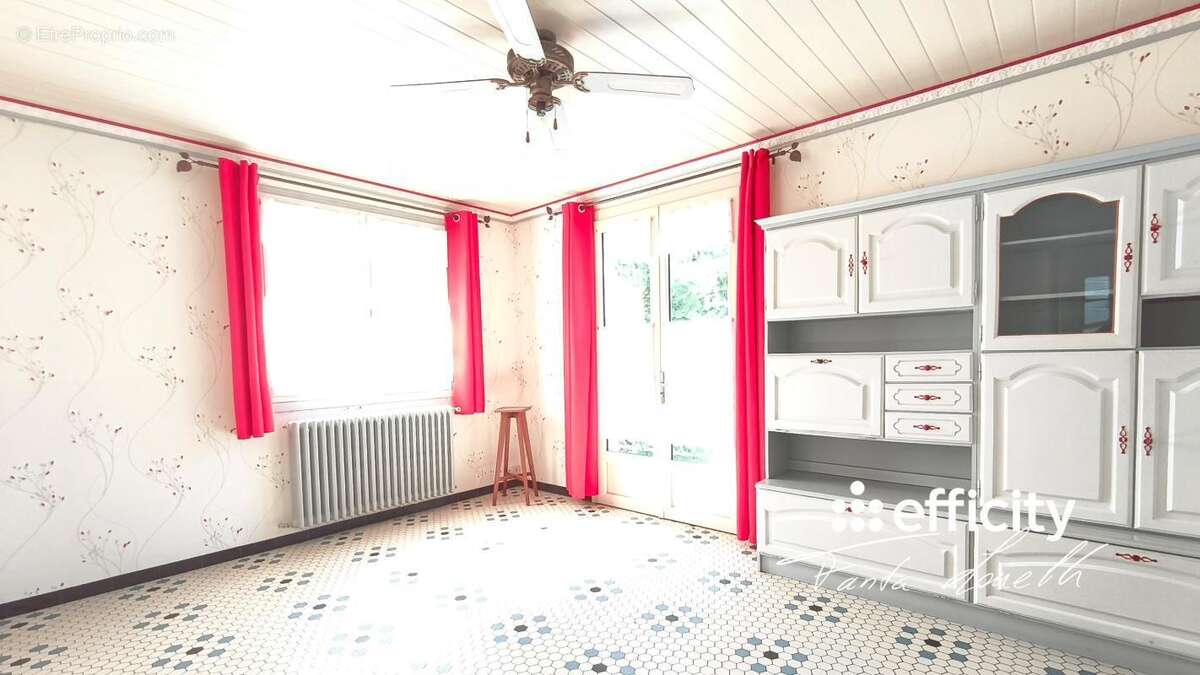 Maison à SAINT-HILAIRE-DES-LOGES