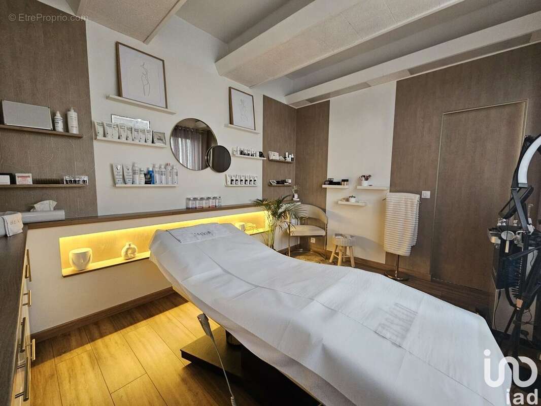 Photo 2 - Commerce à MARLY-LE-ROI