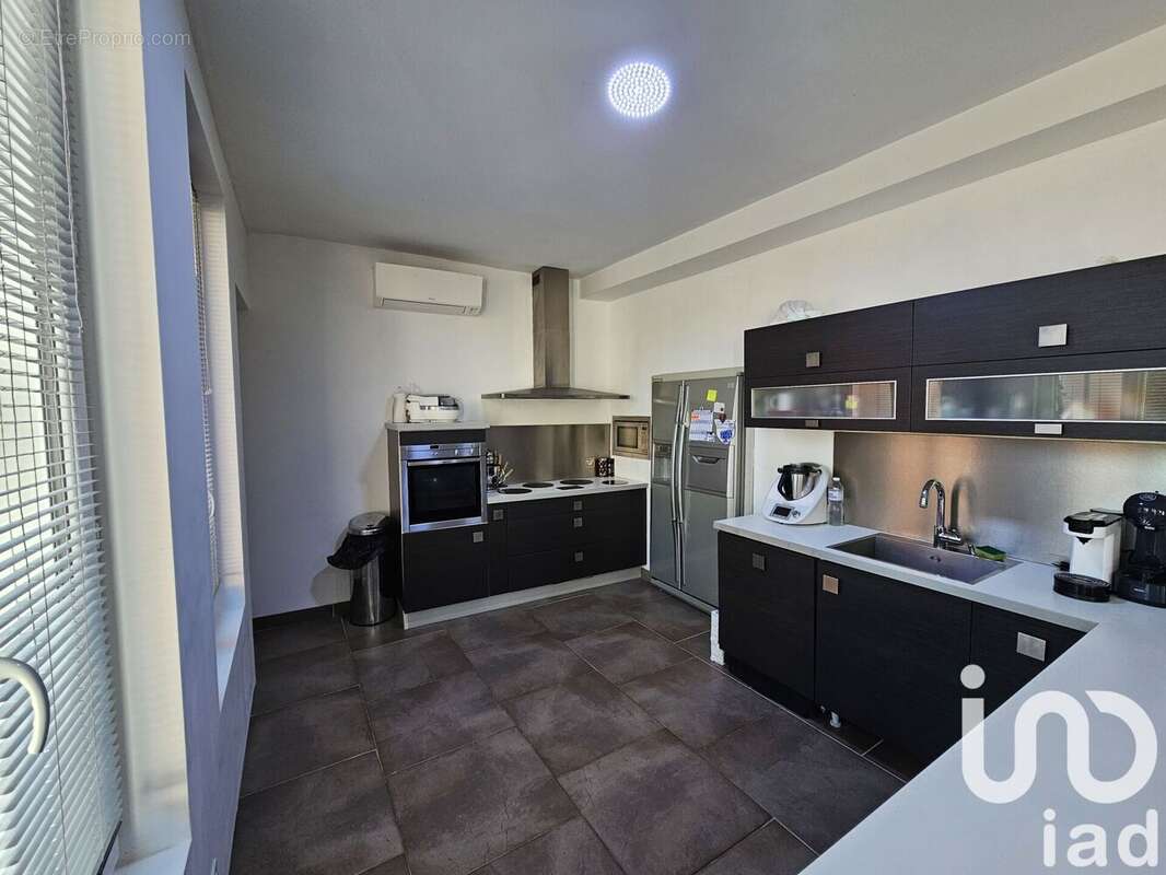 Photo 9 - Maison à VILLENEUVE-L'ARCHEVEQUE