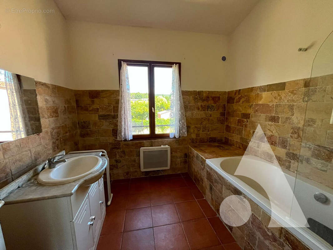 Appartement à SALERNES