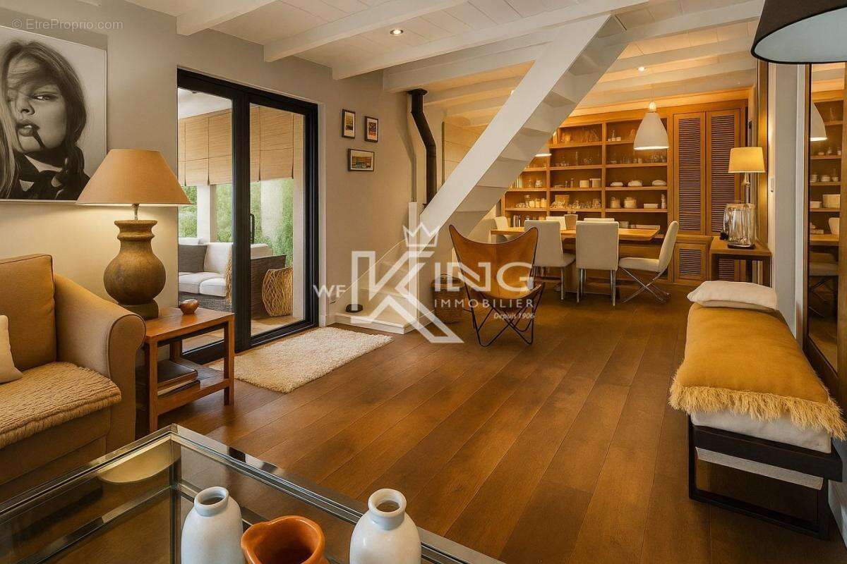 Sainte Maxime Villa T3 avec logement T2 indépendant sur 2168 m² de terrain - photo 2