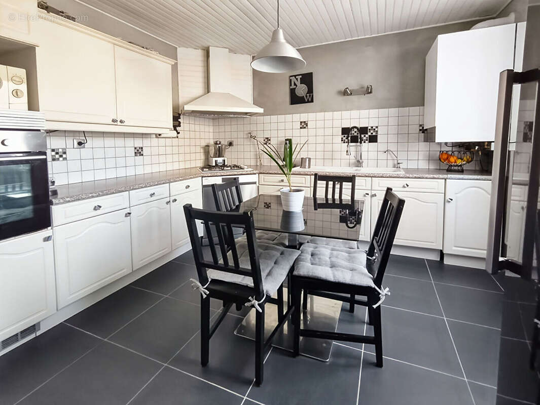 Maison à VERT-SAINT-DENIS