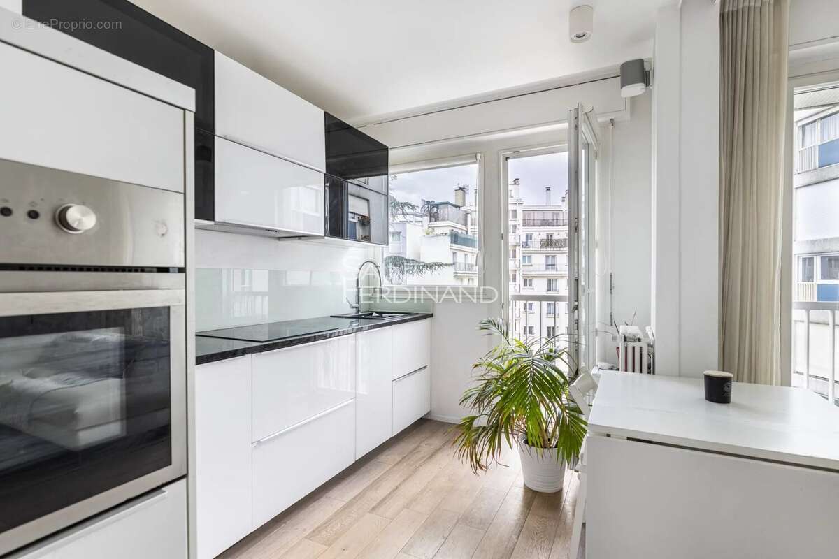 Appartement à PARIS-15E