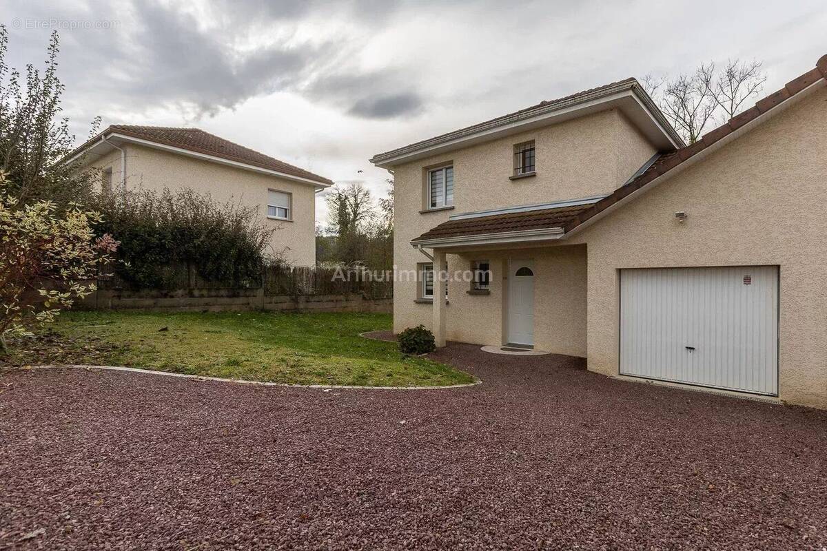 Maison à VEZERONCE-CURTIN