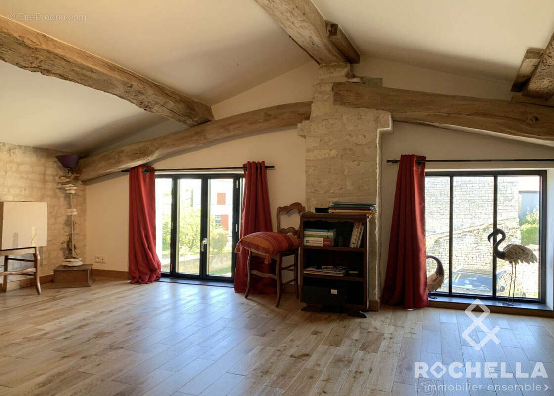 Maison 362 m² à Surgeres  - photo 6