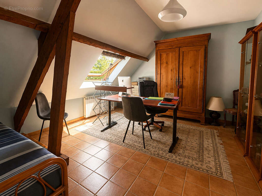 Maison à LE COUDRAY-MONTCEAUX