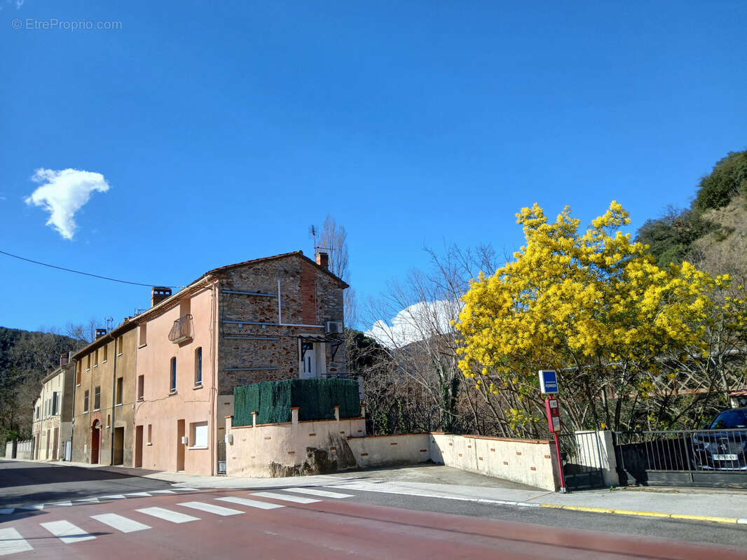 Appartement à REYNES