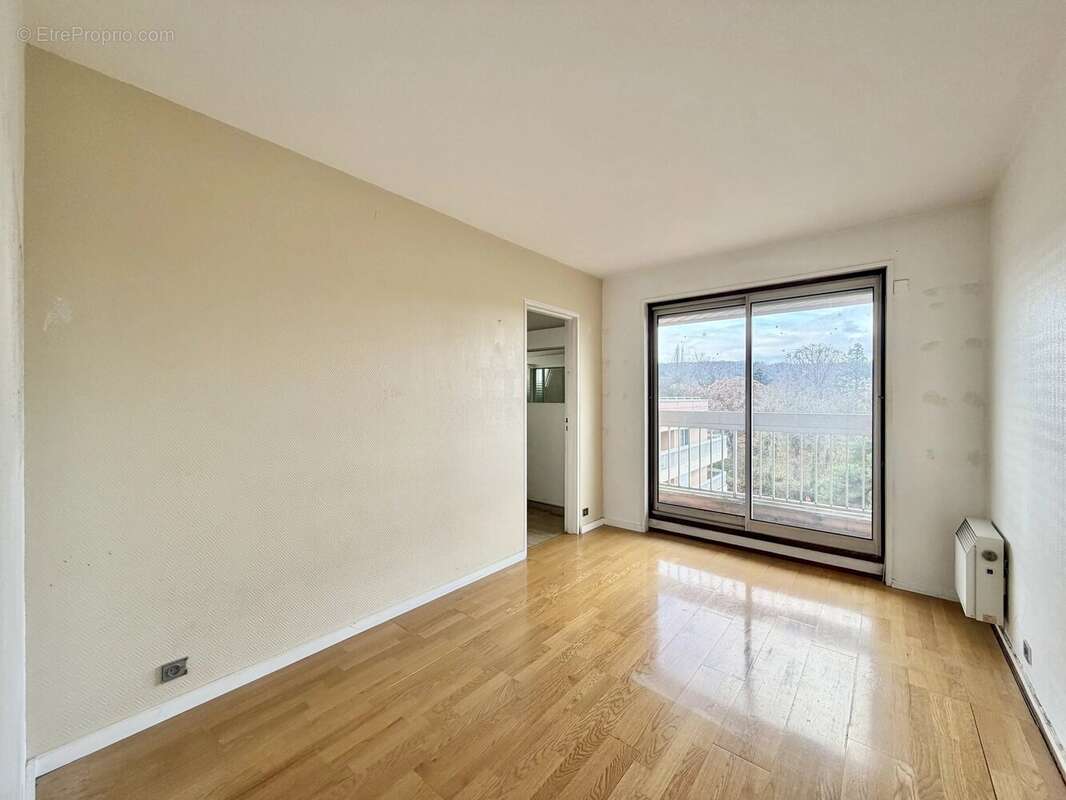 Appartement à VERRIERES-LE-BUISSON