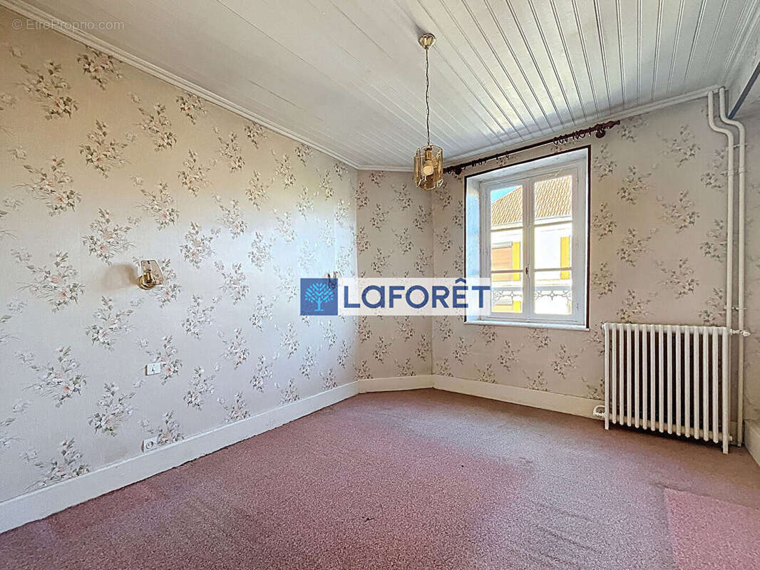 Maison à DOMMARTIN-LE-SAINT-PERE