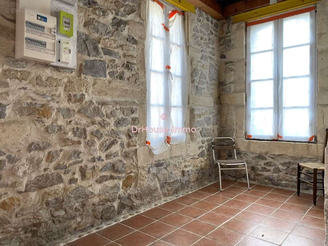 Maison à SAINT-LAURENT-D'AIGOUZE