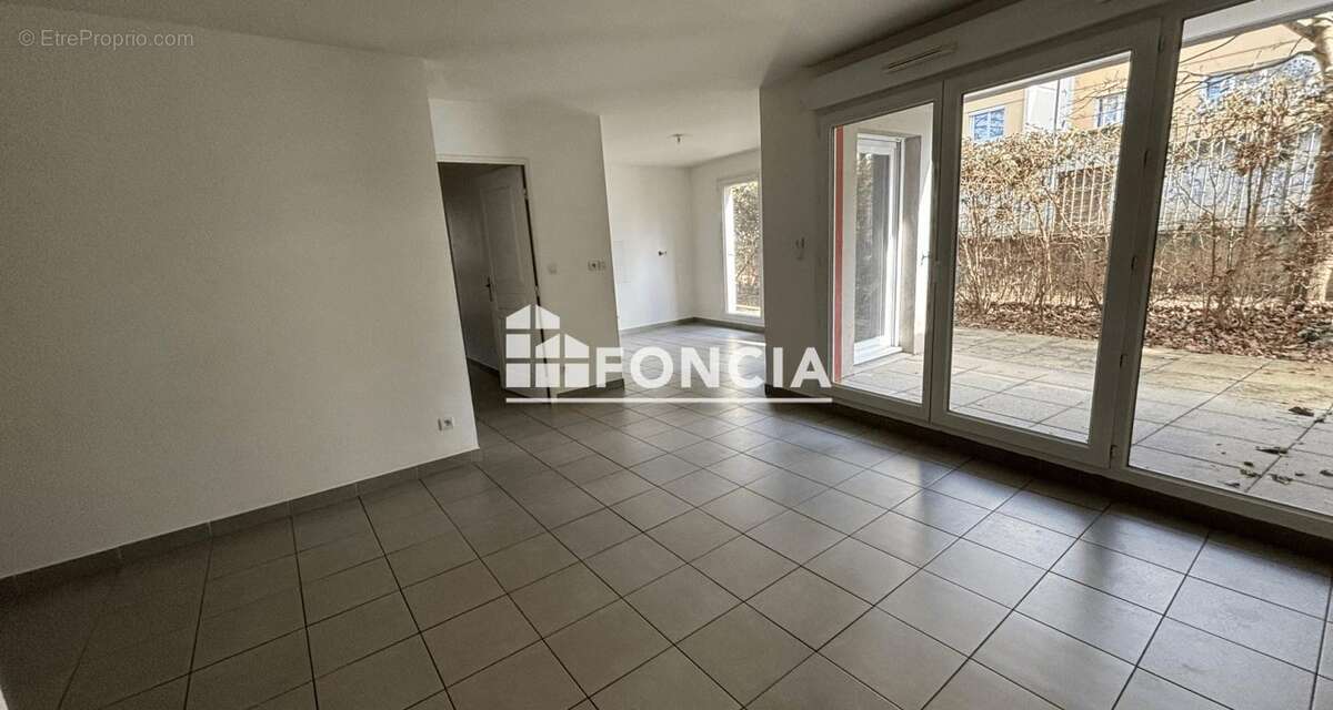 Appartement à MEYZIEU