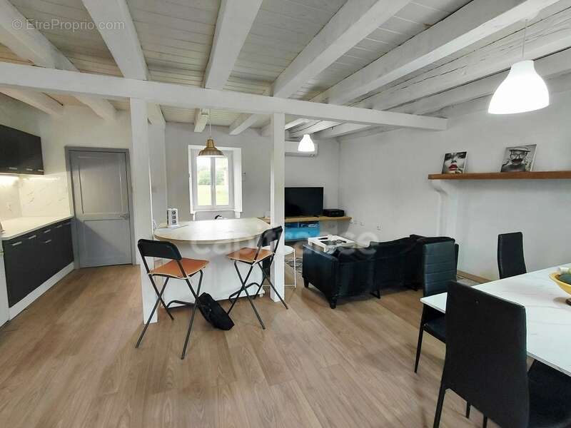 Maison en pierre 115m2 4 pièces ADRIERS (86) - photo 3