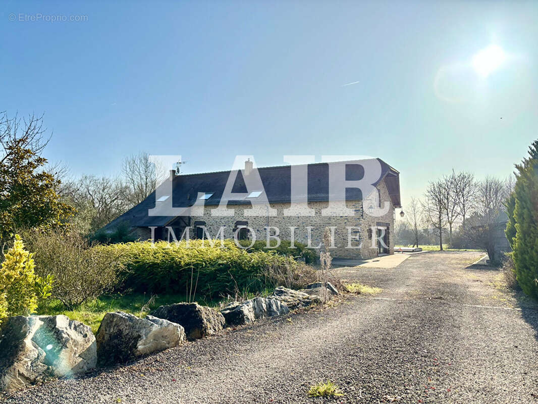 Maison à SAINT-AUBIN-DE-LOCQUENAY