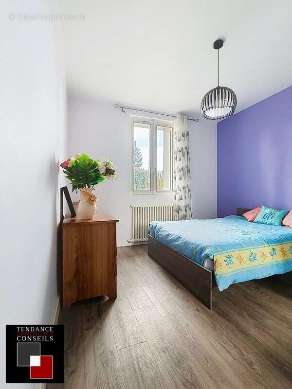 chambre 2 - Maison à JASSANS-RIOTTIER