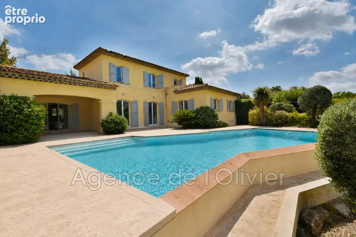 Maison à CHATEAUNEUF-GRASSE