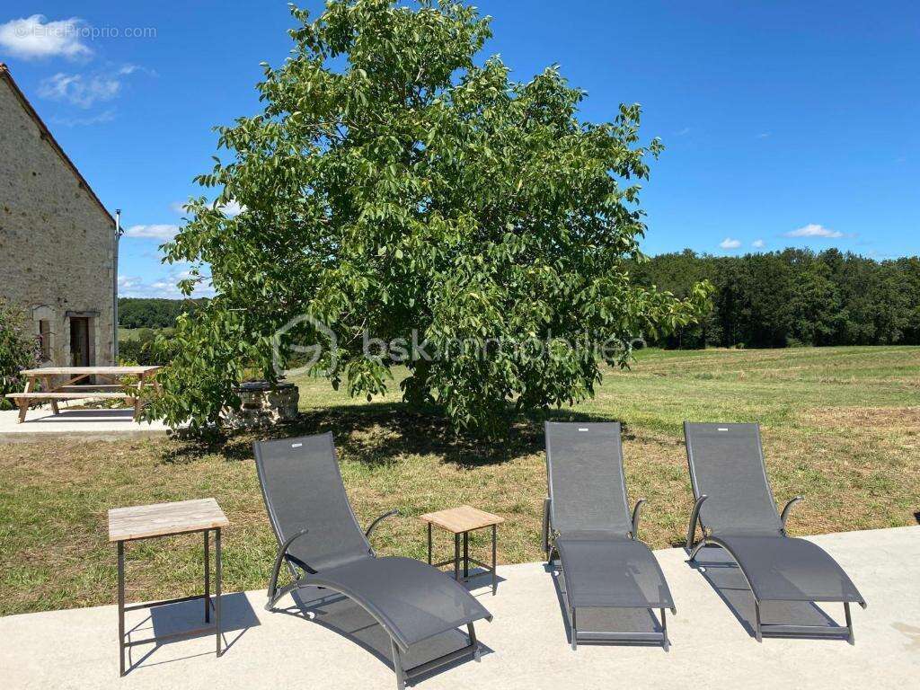 Maison à LUSSAS-ET-NONTRONNEAU