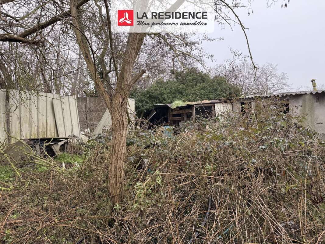 Terrain à LES MUREAUX