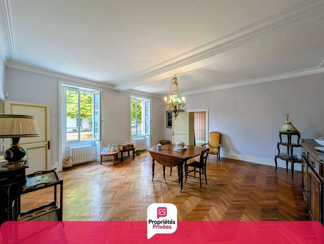 Maison de Caractère  204m² du XVIII Siècle à Salignac Sur Charente réf 459959 - photo 9