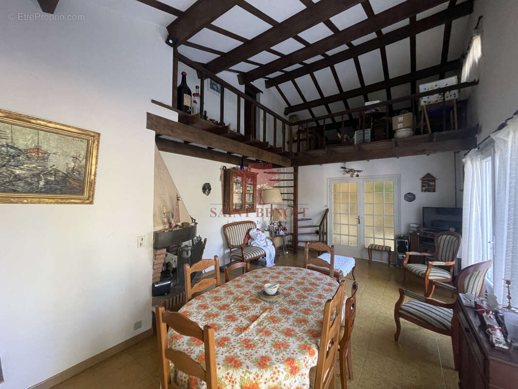 Villa de type t6 avec une piscine sur une parcelle de 5770m2 - photo 8