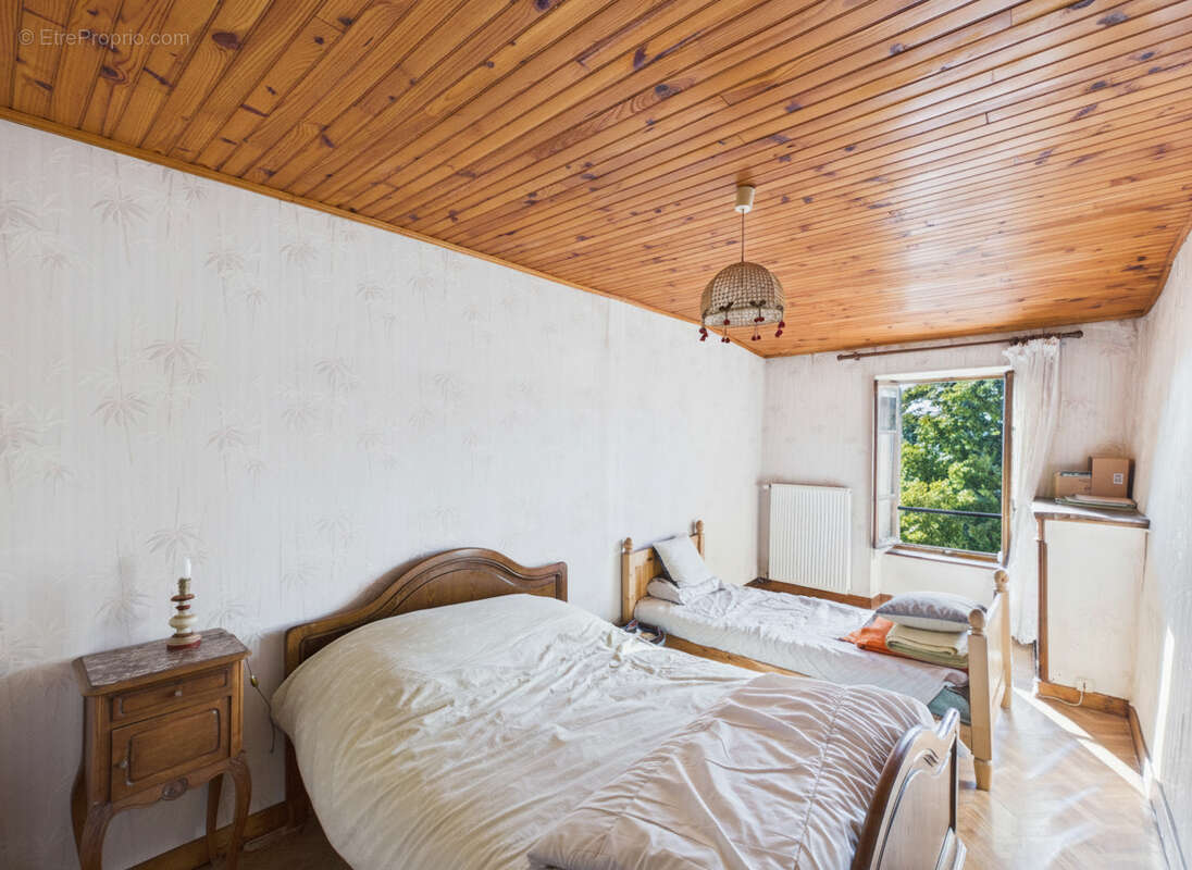 Maison au coeur d'un hameau avec dépendance et vaste terrain à Desaignes - photo 9