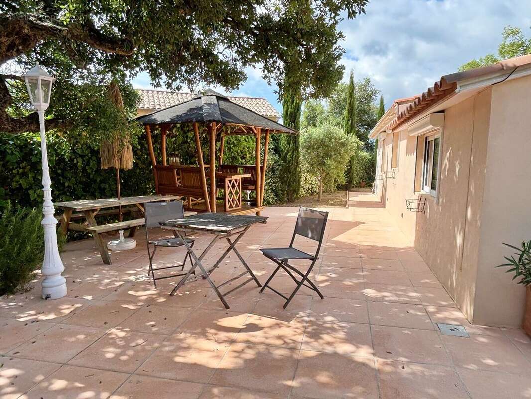 Maison à ROQUEBRUNE-SUR-ARGENS